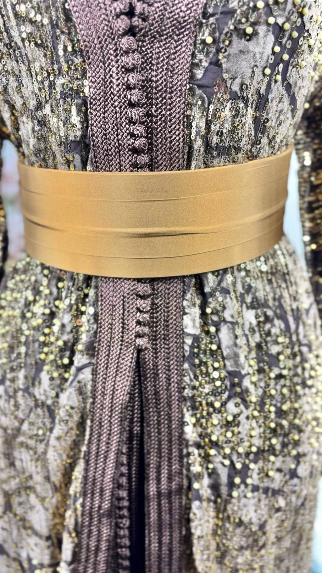 Takchita velours à sequins Chocolat & Or « Orfèvre Nuit » — Ceinture obi bronze