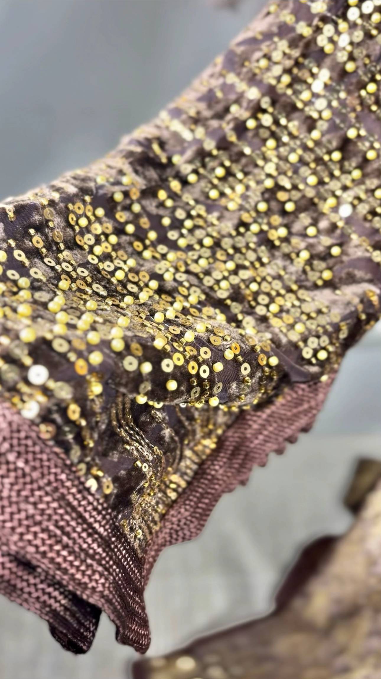 Takchita velours à sequins Chocolat & Or « Orfèvre Nuit » — Ceinture obi bronze