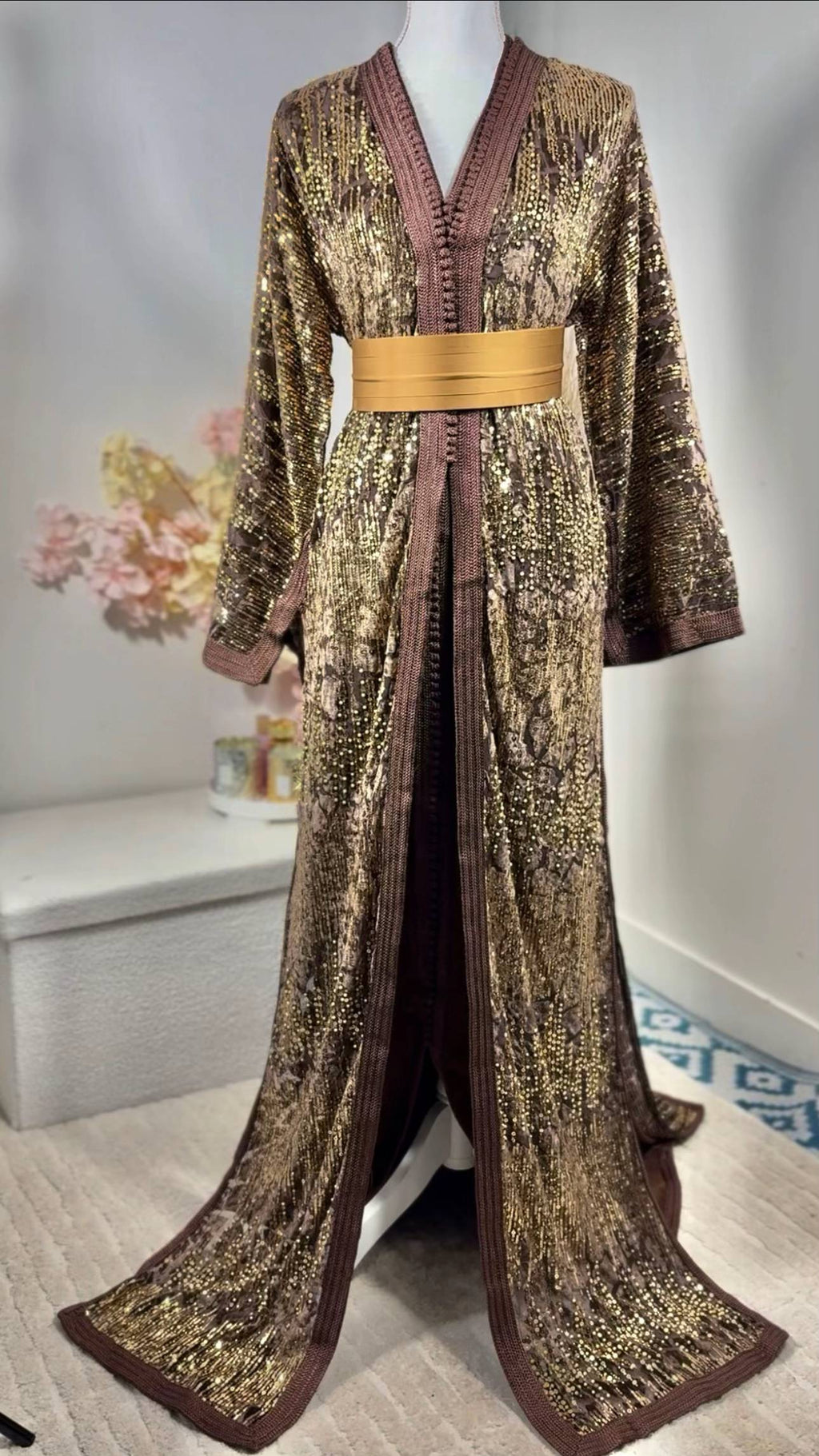 Takchita velours à sequins Chocolat & Or « Orfèvre Nuit » — Ceinture obi bronze