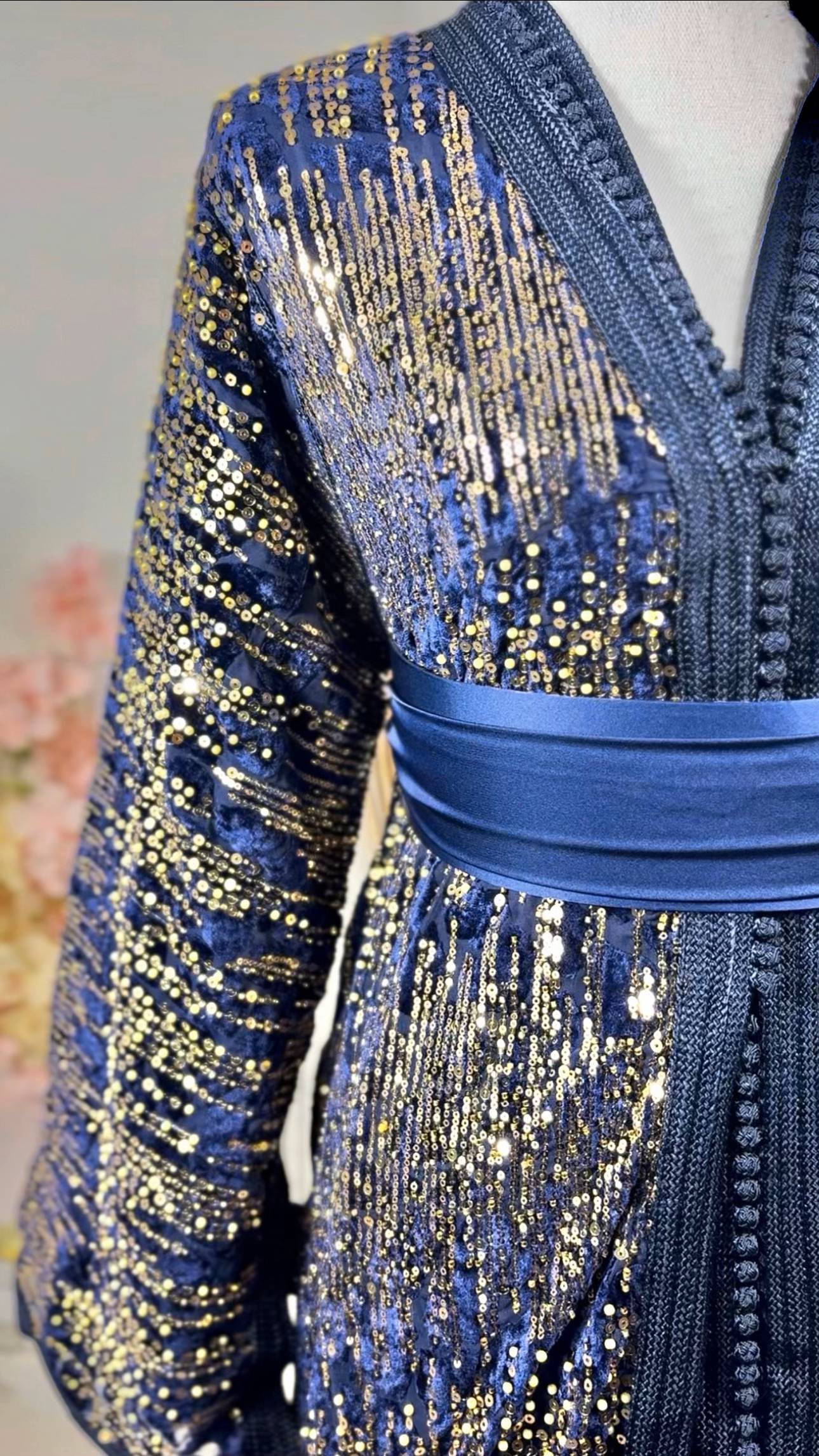 Takchita velours à sequins Bleu Nuit « Nuit Stellaire » — Ceinture obi ton-sur-ton
