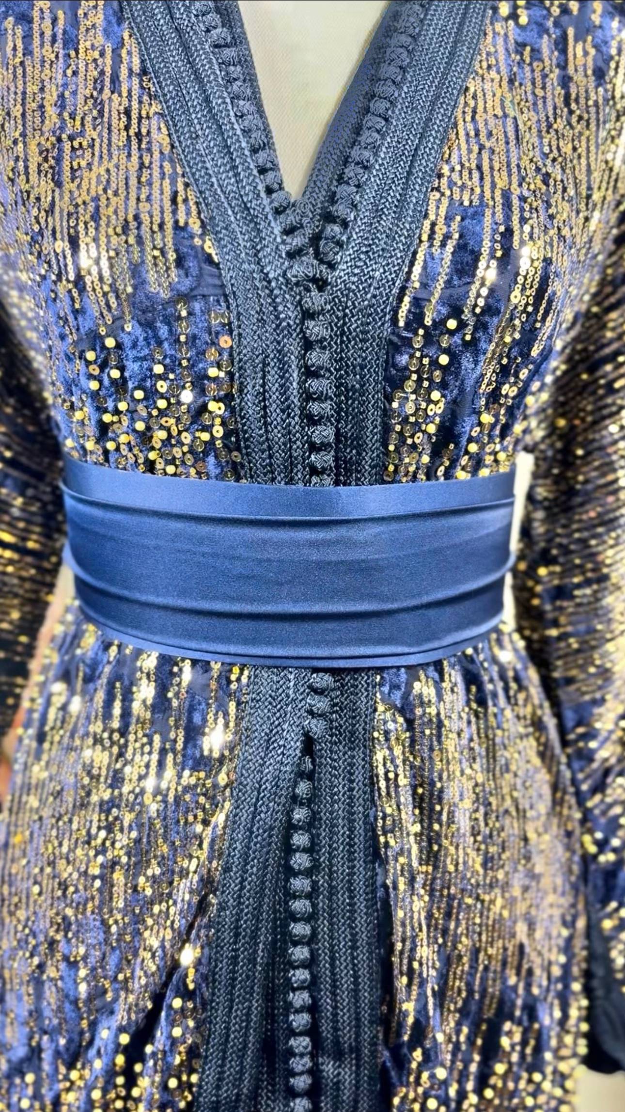 Takchita velours à sequins Bleu Nuit « Nuit Stellaire » — Ceinture obi ton-sur-ton