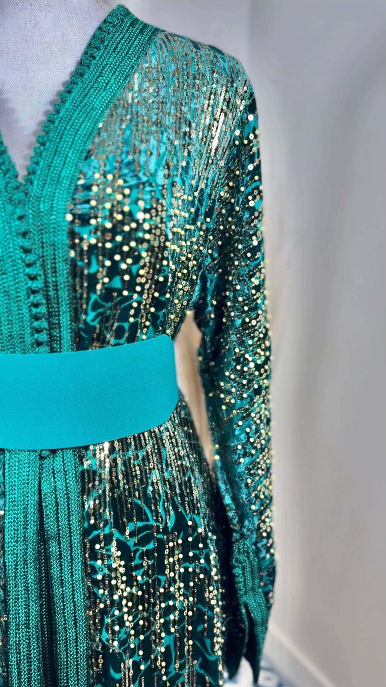 Takchita velours à sequins Vert Émeraude « Éclat d’Émeraude »